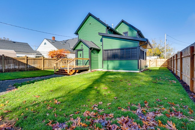 Photo - 275 Monmouth St