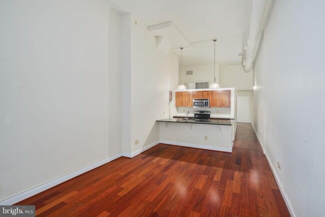 Building Photo - 2429 Locust St Unit 213