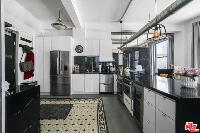 Photo - 108 W 2nd St Unit 313