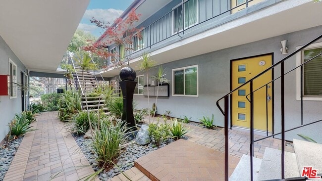 Photo - 10333 Santa Monica Blvd Unidad 7