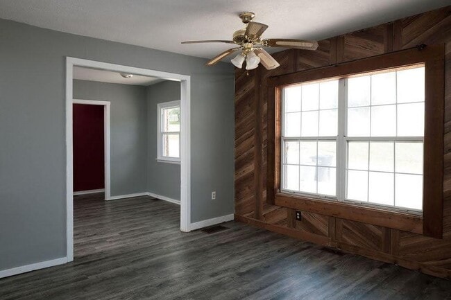 Photo - 225 Lexington Rd