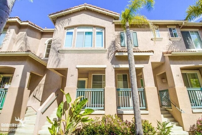 Building Photo - Immaculate 3Bdm 2.5Ba Townhouse with 2-Car Garage