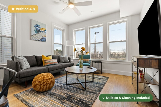 Building Photo - Furnished Private Bedroom with Private Bath in East Boston!