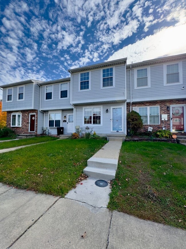 Building Photo - Charming 2 Bedroom/2 Bathroom Townhome in ...