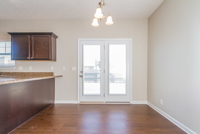 Photo - 3338 Cotswold Ln