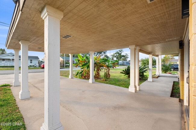 Photo - 1528 Oak Ave