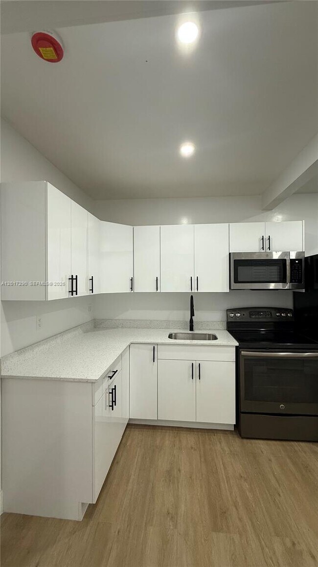 Photo - 211 SW 10th Ave