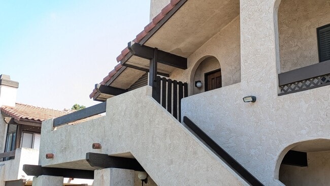 Reduced! Large pets ok! One bed plus office - Reduced! Large pets ok! One bed plus office Condo Unit E