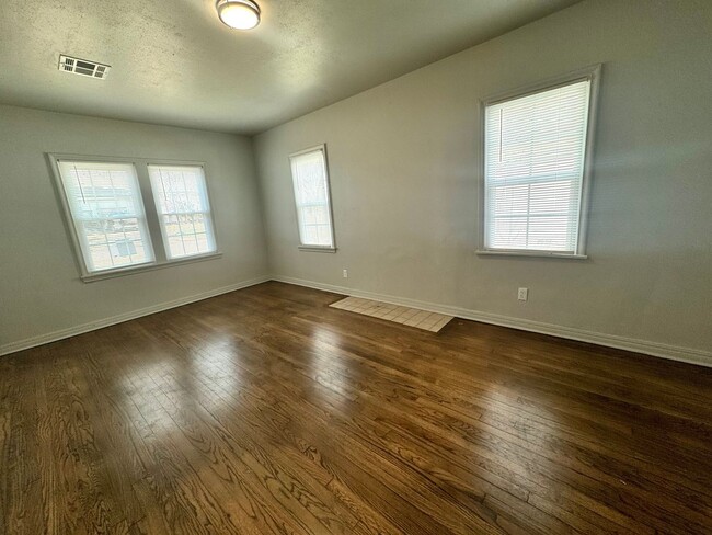 Photo - Adorable two-bedroom One-bathroom house located in the Kendall-Whittier neighborhood!