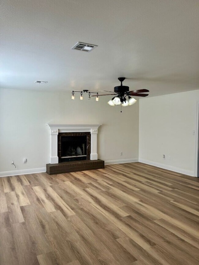 Photo - House 3 Bedroom,2 Bath On Lake Ramsey Rd