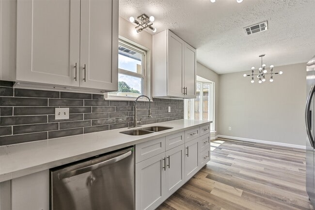 Photo - 16718 Barcelona Dr