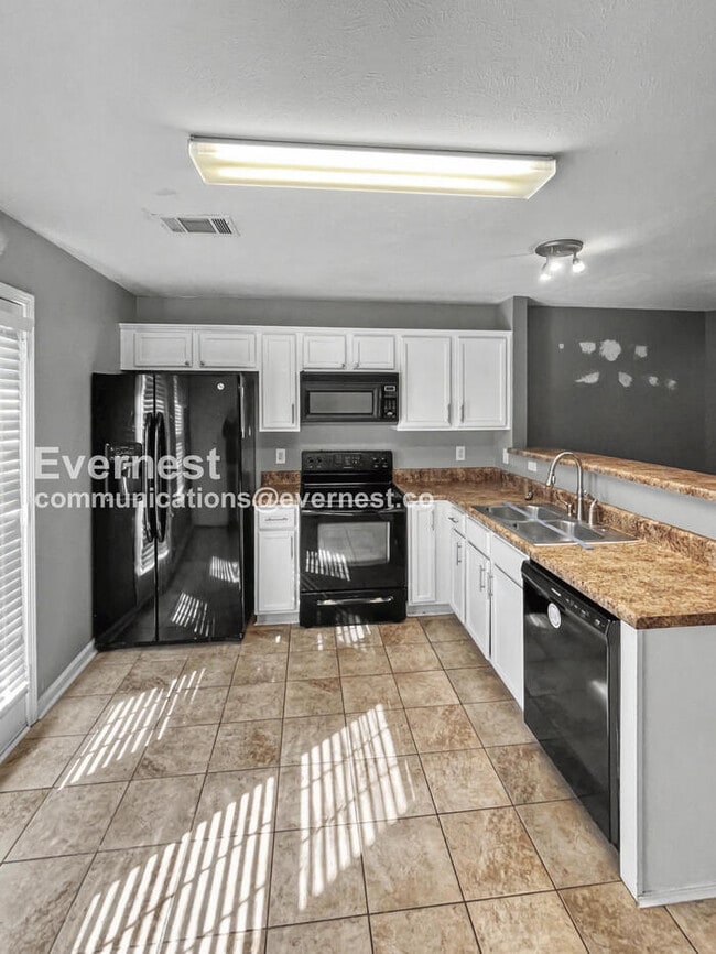 Photo - 142 Oak Valley Cir