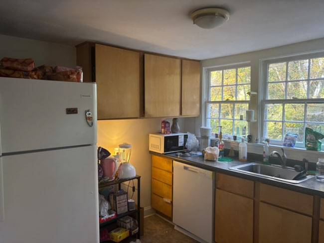 Photo - 208 Carr St