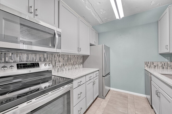 Kitchen - 444 17th St Unit 305