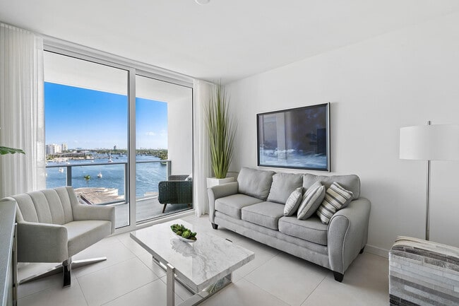 Building Photo - 401 N Birch Rd Unit 903