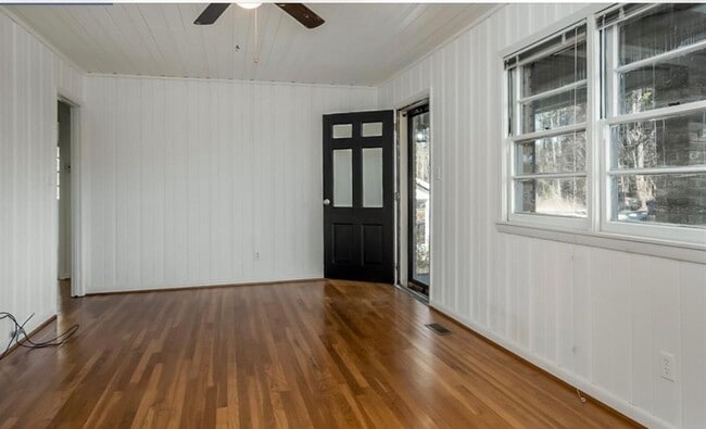 Photo - 3 bedroom, 2 bath - with a huge backyard and a walk in basement