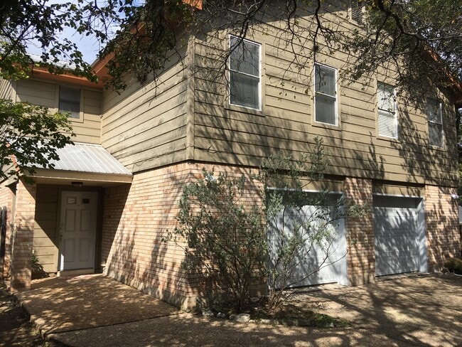 Building Photo - 8604 Willowick Drive Unit A