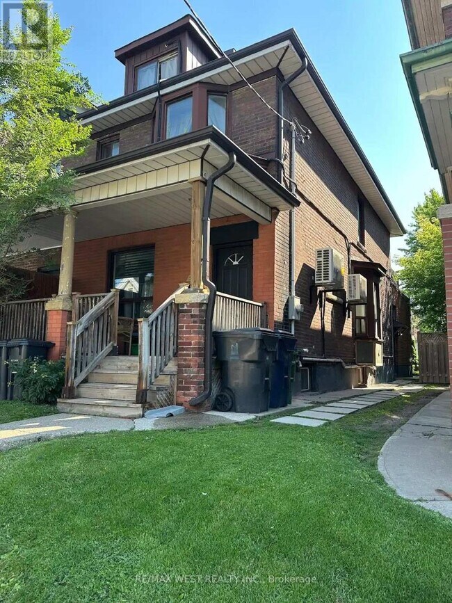 Photo - 563 Ossington Ave