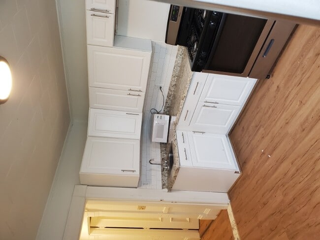 Building Photo - 492 Pine St Unit 2