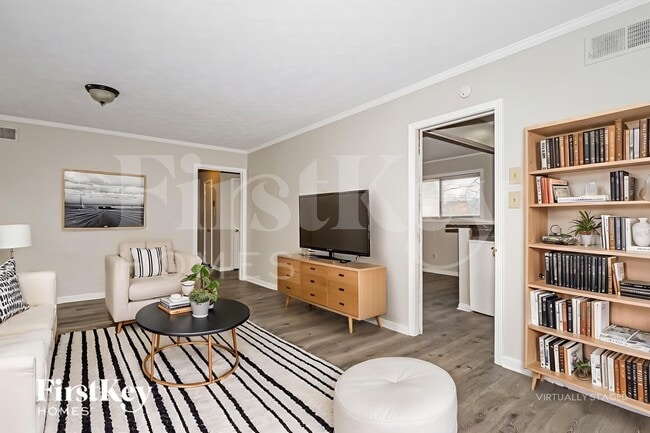 Photo - 1928 Croydon Ave