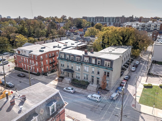 17-23 E Daniels St
