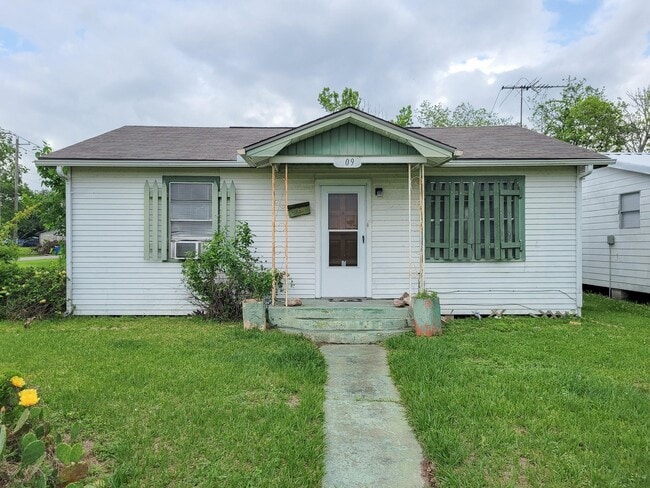 Building Photo - 409 N Parrish St