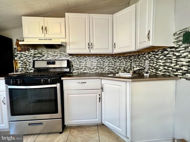 Kitchen - 1405 Cotton St