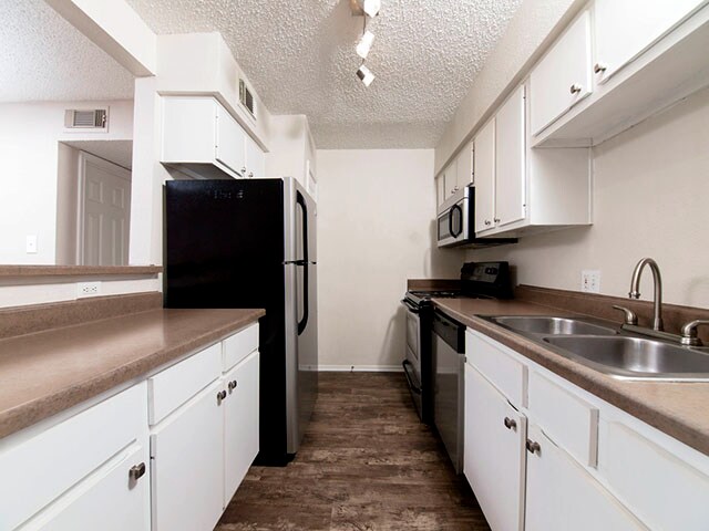 Photo - 1500 E Riverside Dr