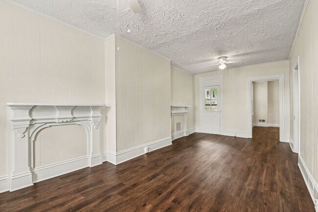 Photo - 306 N College St