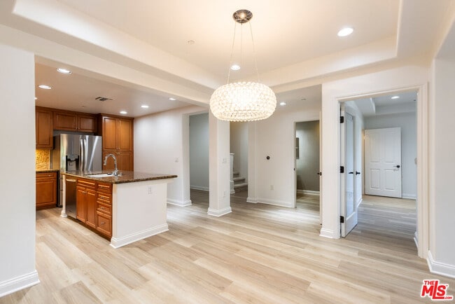 Building Photo - 12975 Agustin Pl Unit 113