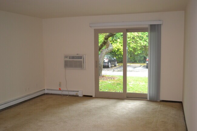 Quail Hollow Apartments