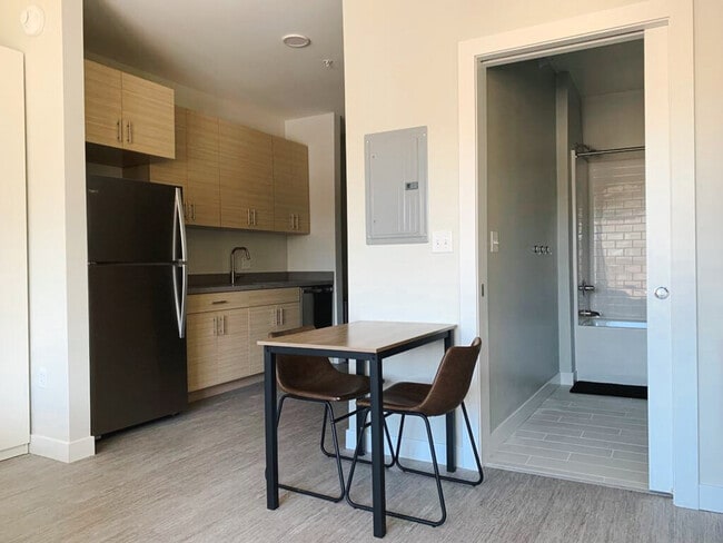 Photo - 2530 University Ave Unit SI ID1036859P