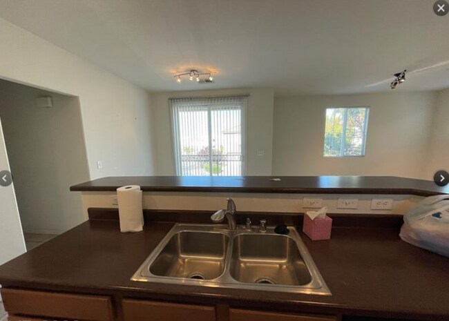 Building Photo - 2 bedroom 2 bath 1 car garage in a gated n... Rental