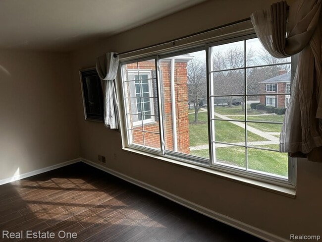 Photo - 780 E Fox Hills Dr