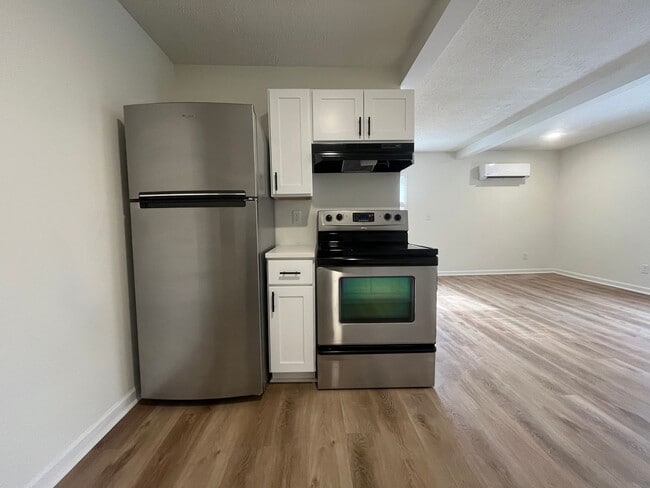 Photo - Newley Renovated Studio!