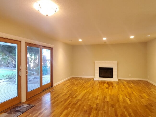 Photo - 16745 Spring Hill Ct