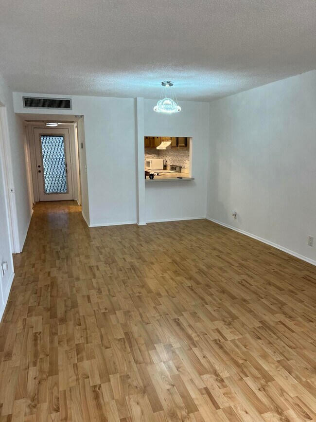 Photo - 9470 Live Oak Pl Unit 204