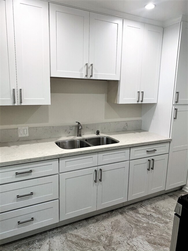 Photo - 1417 N Harper Ave