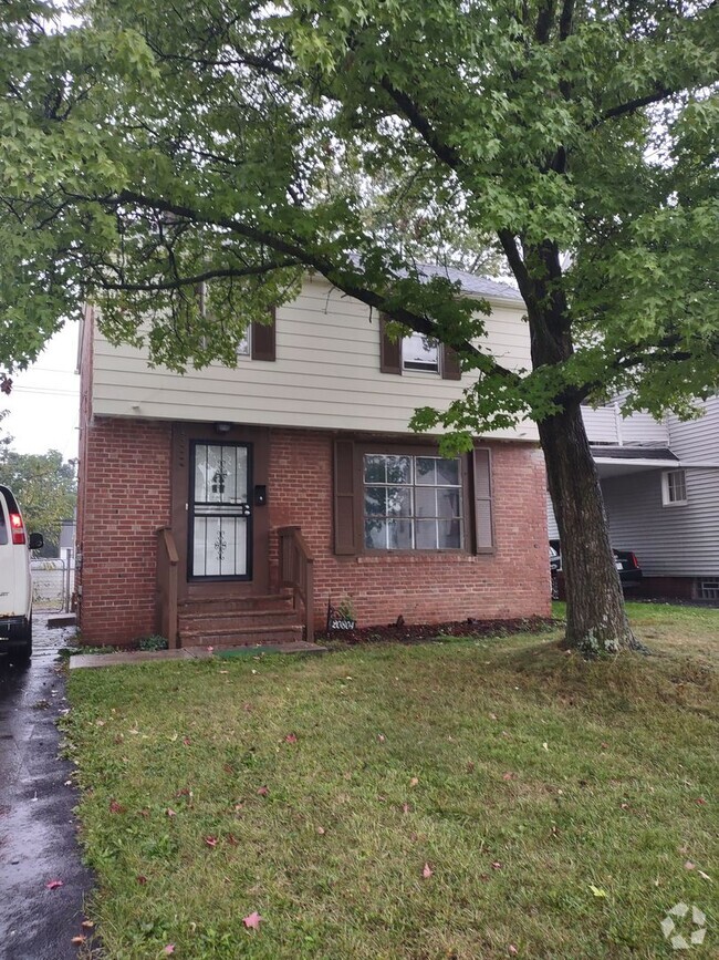 Building Photo - Spacious 3 Bedroom Single Family Home in M...