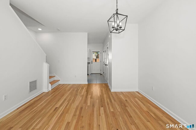 Photo - 23 Dolsen Pl