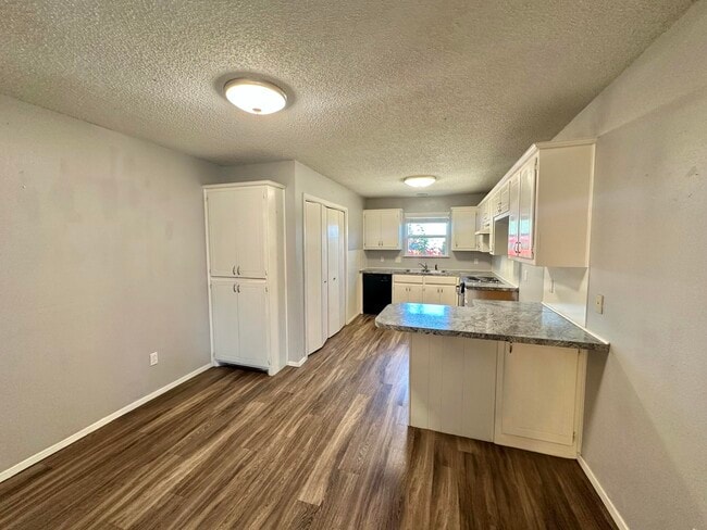 Photo - 7410 Avenue W