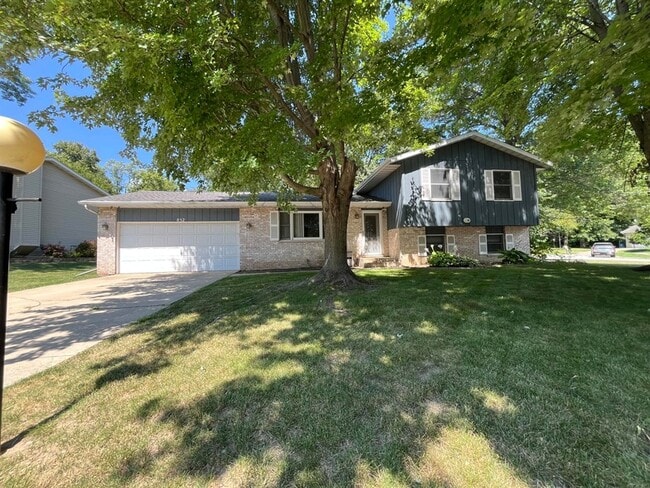 Building Photo - 852 Burr Oak Dr Rental