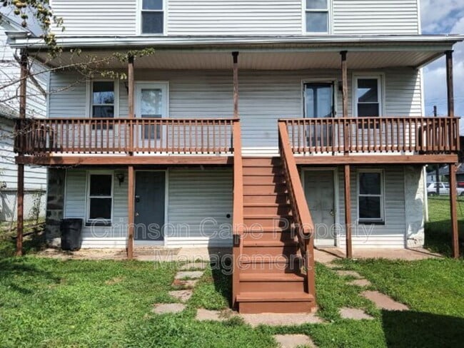 Building Photo - 131 Pine St Unit Rear Apt