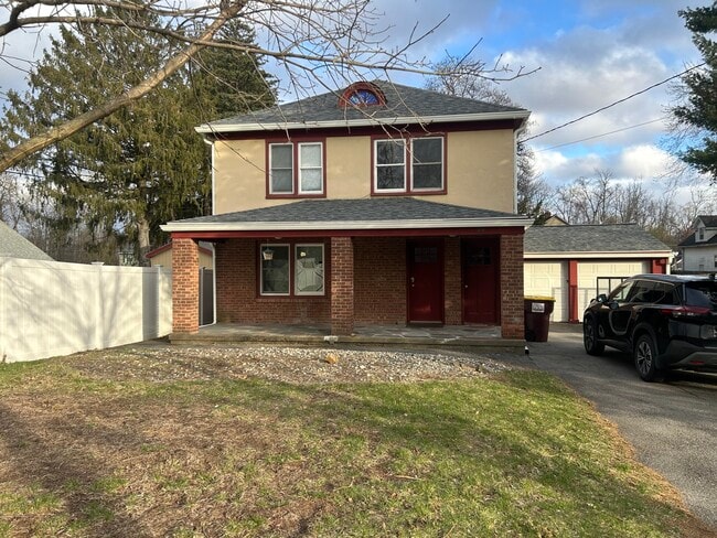 Photo - 14 Ferrara Ave Unit Upstairs front apartment