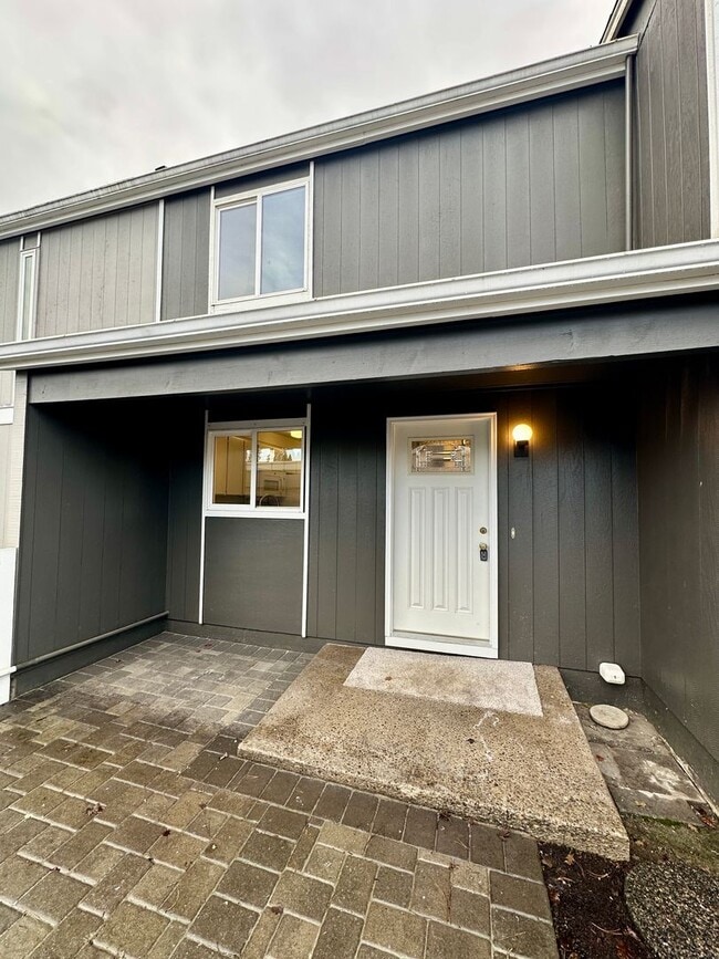 Building Photo - Updated Two Bedroom Condo in Keizer