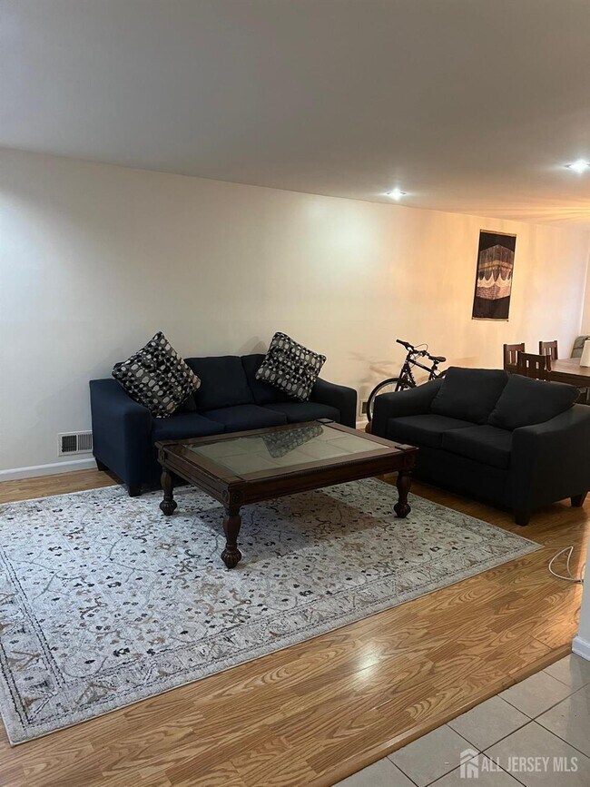 Photo - 404 Maplecrest Rd
