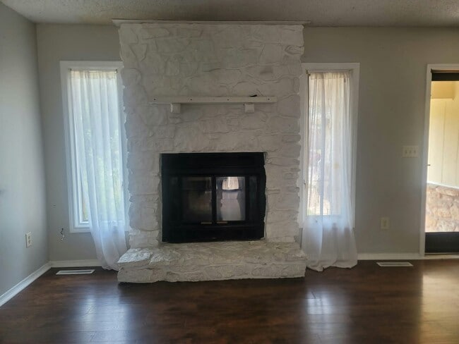 Photo - 1460 N Northwest Pkwy
