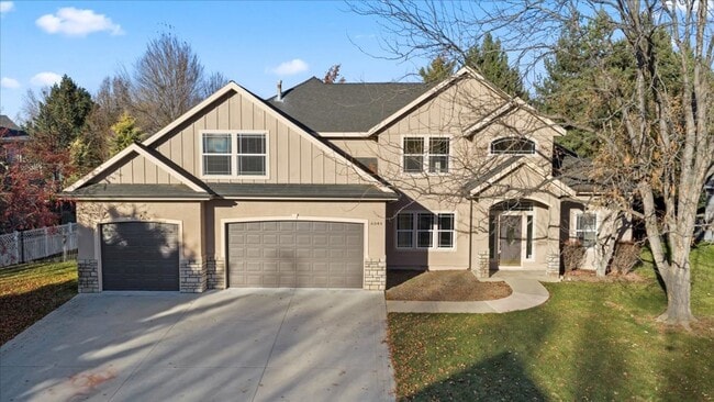 Building Photo - Quiet, Convenient, and Spacious 5bd 4ba Home