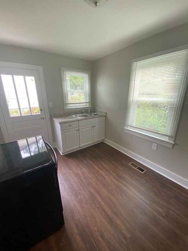 Cute cottage style home in historic Hampto... Rental House Rental in