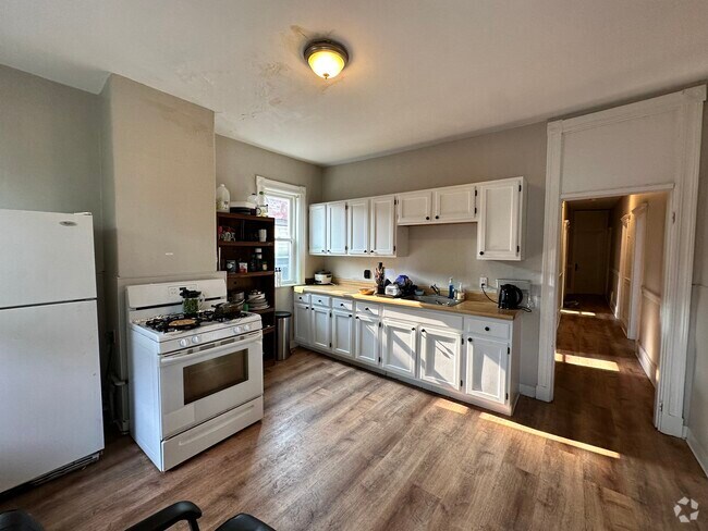 Building Photo - 348 Faneuil St Unit 3 Rental